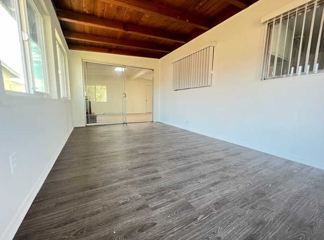 Building Photo - 5166