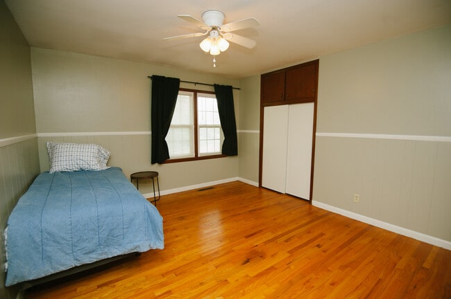 Building Photo - 524 S Ridge Dr