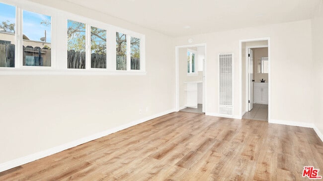 Building Photo - 705 S Adams St