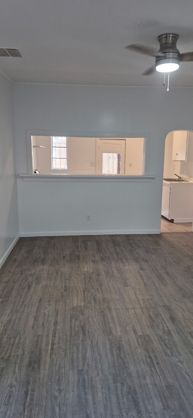 Building Photo - 640