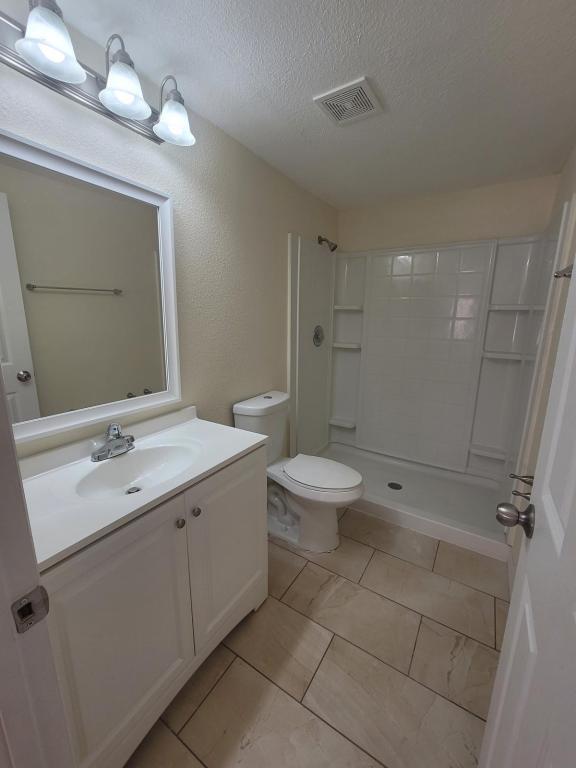 Building Photo - 7855 Pinehurst Dr