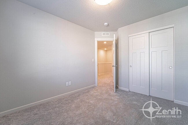 Building Photo - 4237 S Waters Edge Wy