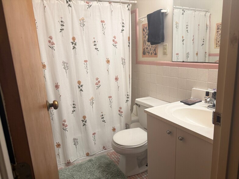 Building Photo - 15 Commonwealth Ct