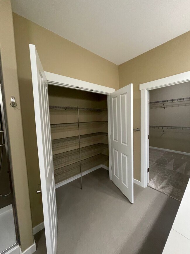 Building Photo - Beautiful Home with lots of upgrades