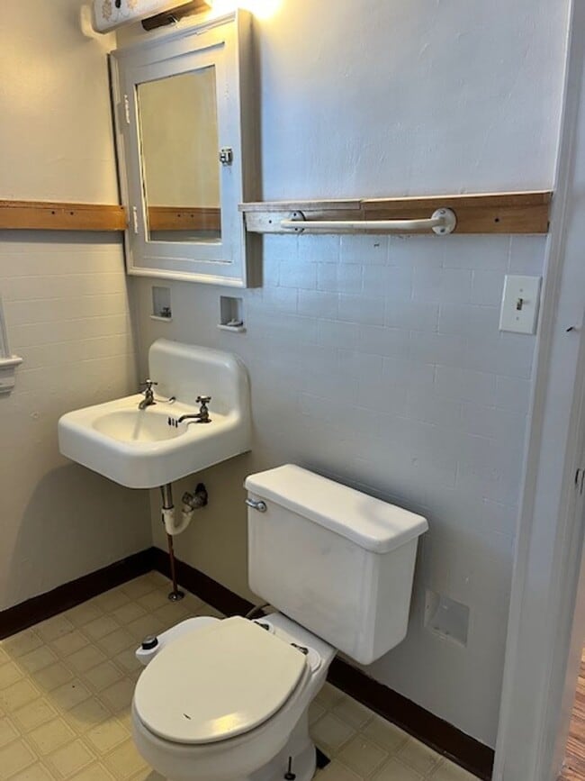 Building Photo - 361 Cliffside Dr