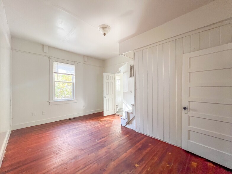 Building Photo - 142 Windsor Ave