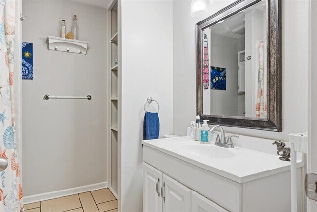 Building Photo - 409 Lake Creek Cir