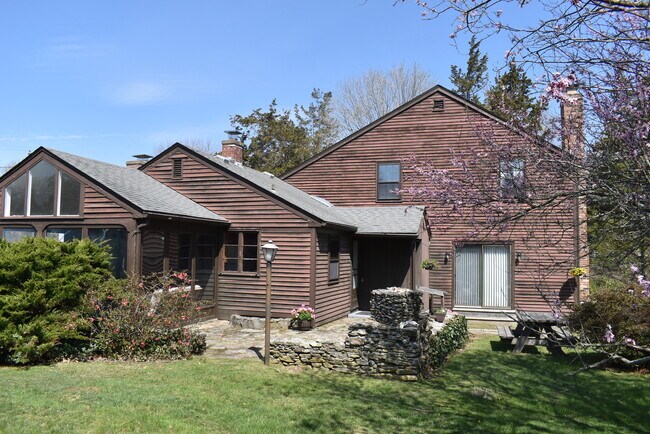 Building Photo - 33 Hartford Ave