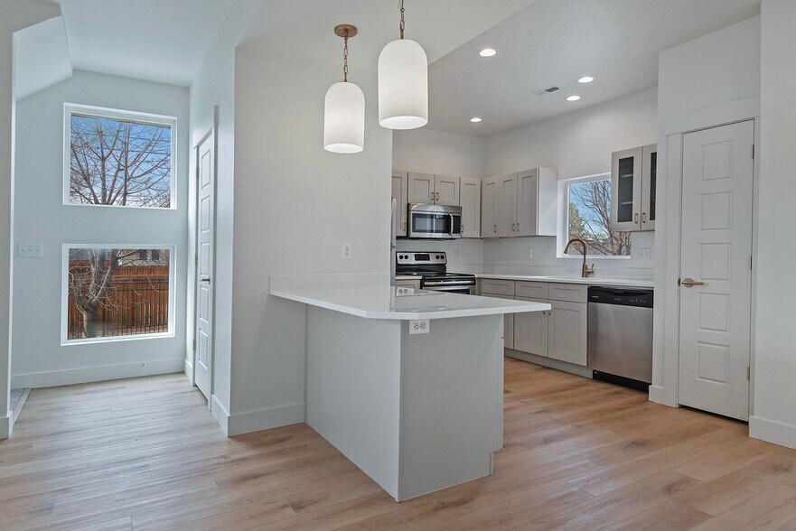 Building Photo - 1716 S 900 E