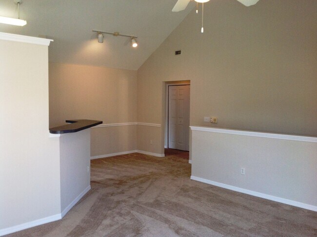 Building Photo - Spacious three bed at The Hamptons