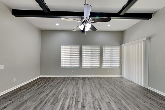 Building Photo - 8607 Pines Pl Dr