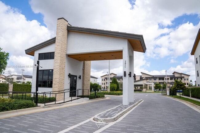 Building Photo - NW 104th Avenue 21, Doral, FL 33178