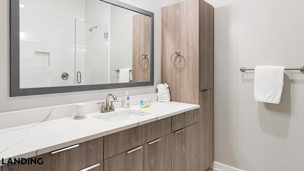 Building Photo - 600 19th St N