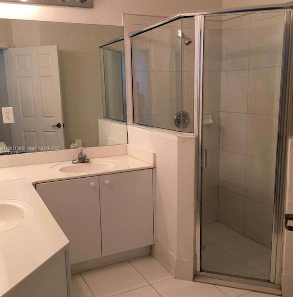 Building Photo - 10983 NW 79th St