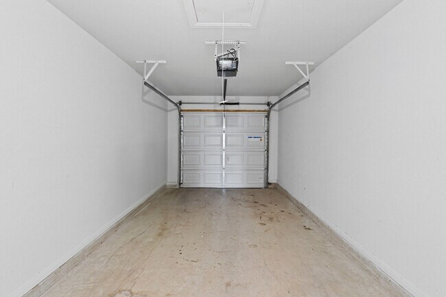 Building Photo - 404 Sloan St