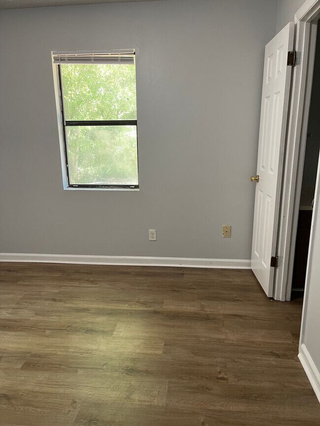 Building Photo - 2 Bedroom/ 1.5 Bathroom Duplex on Old Epps Bridge Rd!  Available early June!