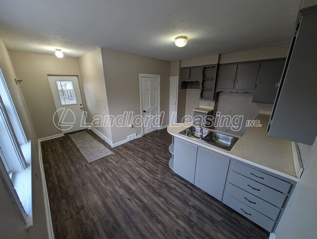 Building Photo - Spacious 2-Story Townhome in the Heart of Amherst