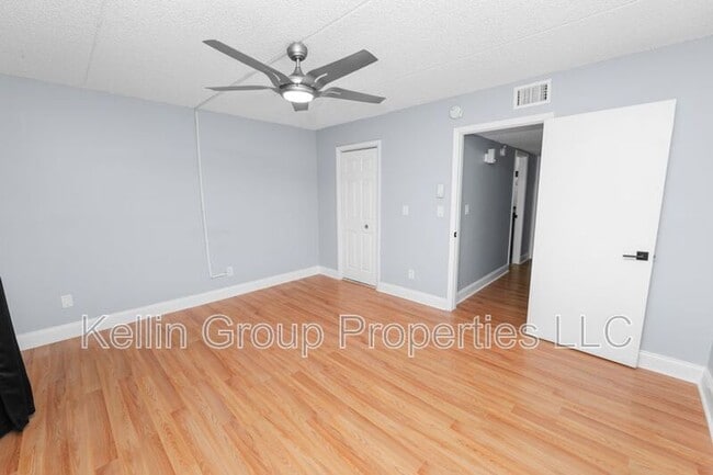 Building Photo - 2862 Somerset Park Dr