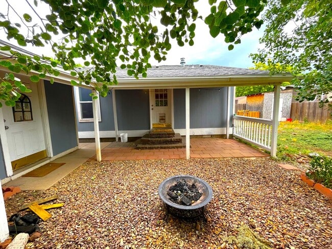Primary Photo - Great Location! 3 Bed, 2 Bath West-Flagsta...