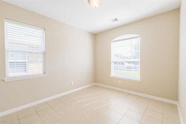 Building Photo - 5114 Harbor Palm Dr