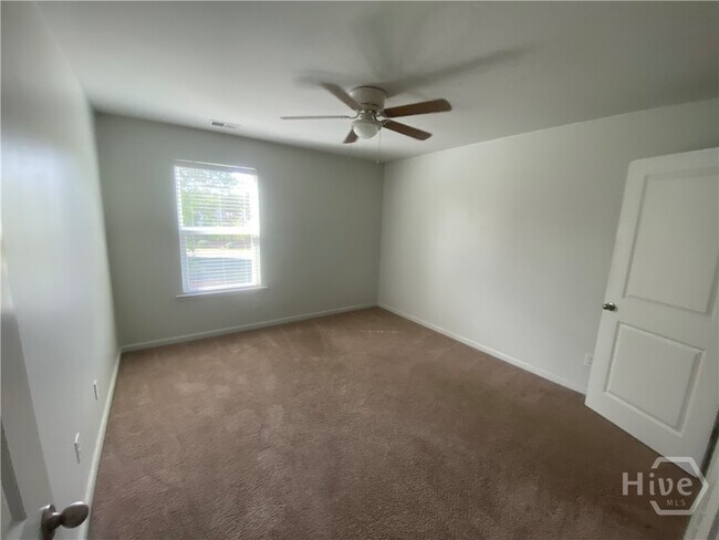Building Photo - 654 Hogan Dr