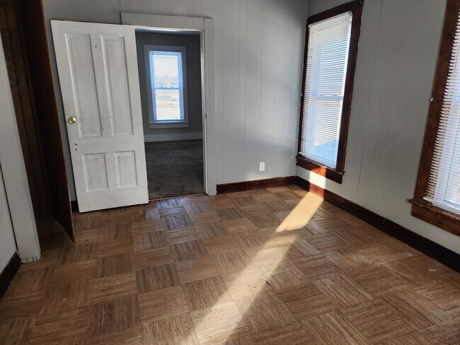 Building Photo - 4 bedroom house