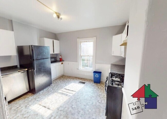 Building Photo - 36 Buell St