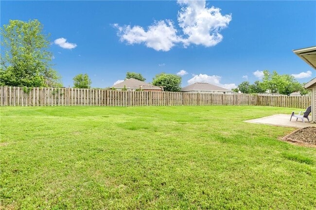 Building Photo - 611 Jack Perry Dr