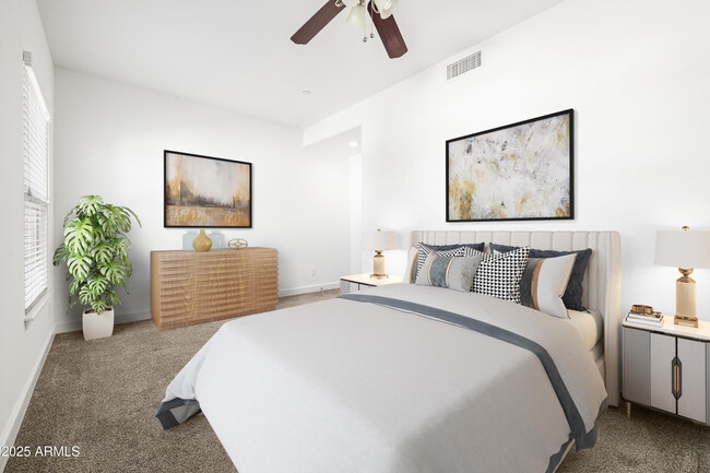 Building Photo - 505 W 6th St