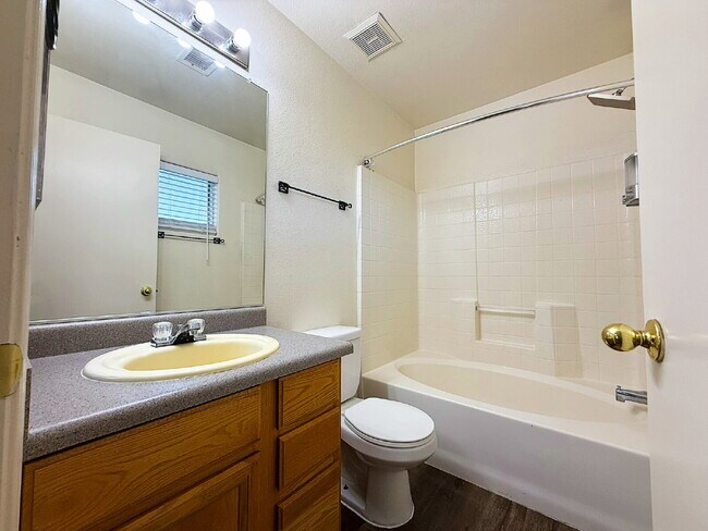 Building Photo - Charming 3-Bed, 2-Bath Home with Oversized...