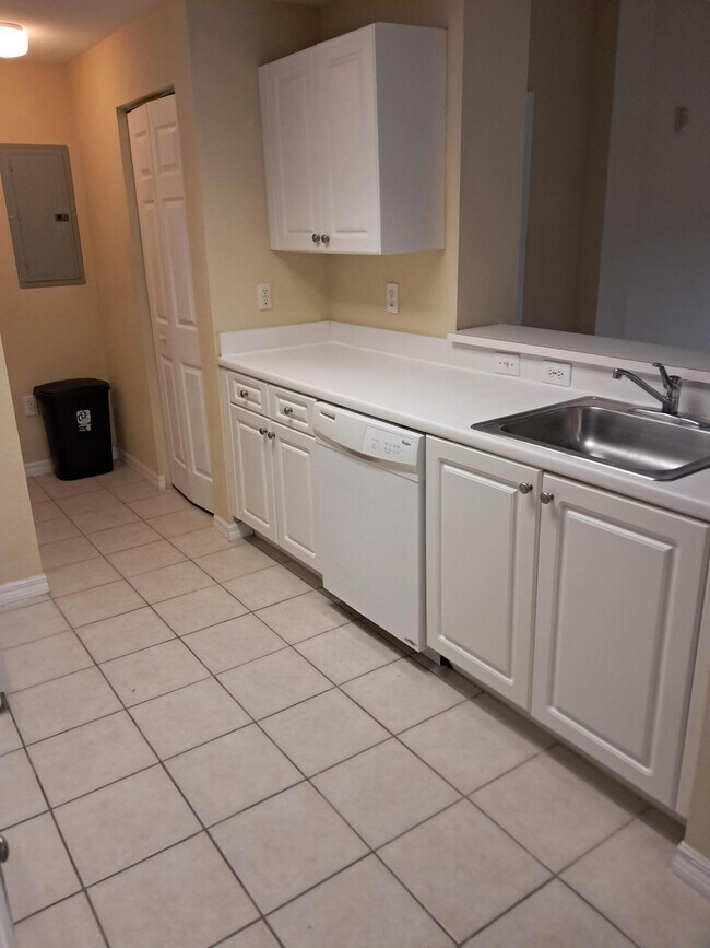 Building Photo - 2807 Veronia Dr