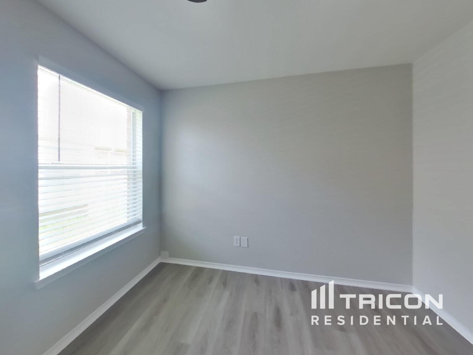 Building Photo - 2125 Bluebell Dr