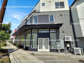 Building Photo - "Charming 3-Bed Townhouse Retreat on Beacon Ave with Spacious 1398 sq ft Layout!"