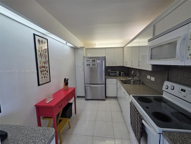 Building Photo - 20515 E Country Club Dr