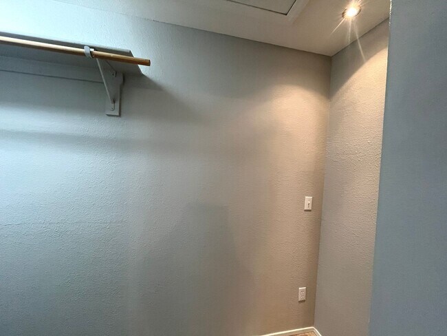 Building Photo - 1847 sq ft, 2 story, 4 Bedroom, 2 1/2 bath, 2 Car Garage home in the Vibrant city of Las Vegas.