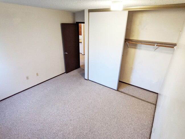 Building Photo - 1 Bedroom Apartment in Lonsdale