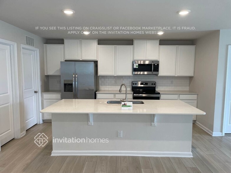 Building Photo - 2300 Pebble Close Ct
