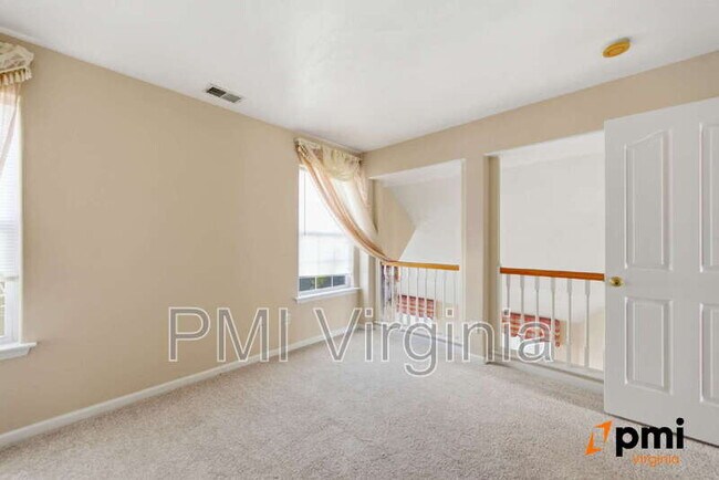 Building Photo - 1002 Nicklaus Dr