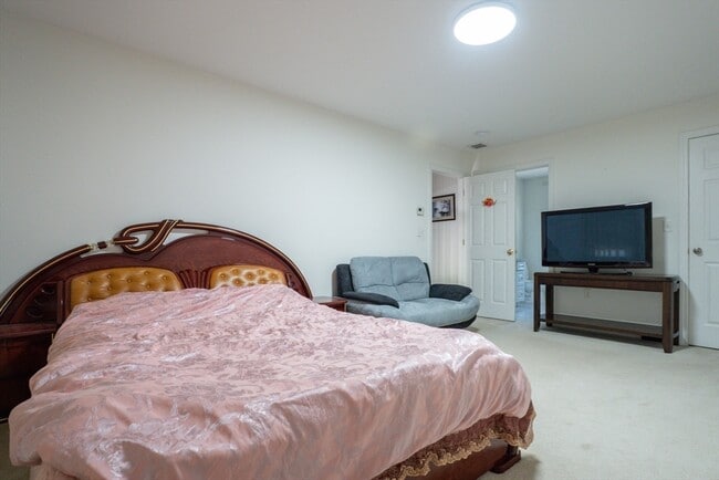 Building Photo - 30 Briarcliff Dr