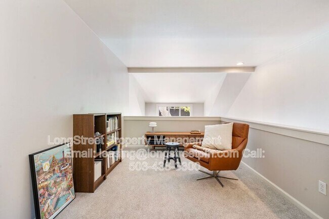 Building Photo - 10247 NW Village Heights Dr
