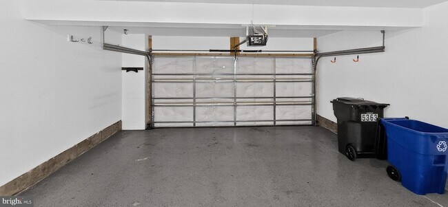 Building Photo - 5363 S Center Dr