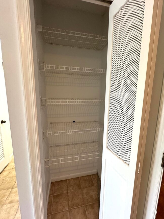 Building Photo - 200 S Birch Rd