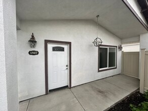 Building Photo - 3 Bedroom 2 Bath Home Modesto Ca