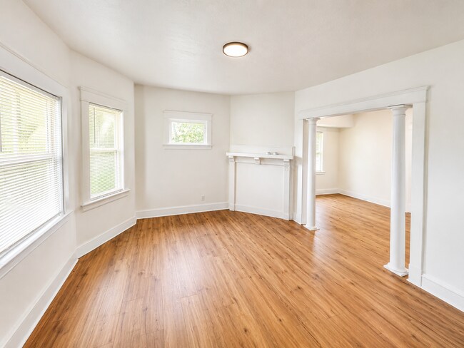 Building Photo - 3410 E 135th St