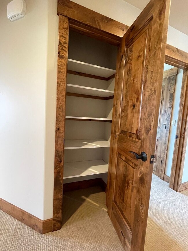 Building Photo - High-end home with 3 car garage and panoramic views of Big Mountain!