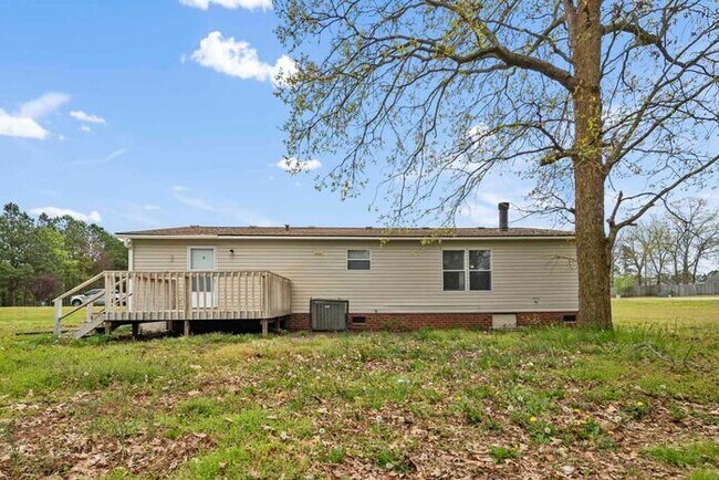 Building Photo - 3 Bed 2 Bath Home Close to Fort Bragg