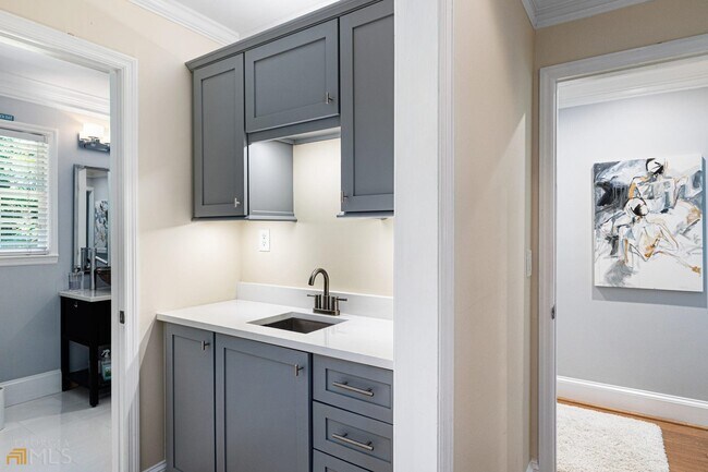 Building Photo - 521 Hollydale Ct NW