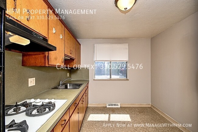 Building Photo - 842 S Green Rd