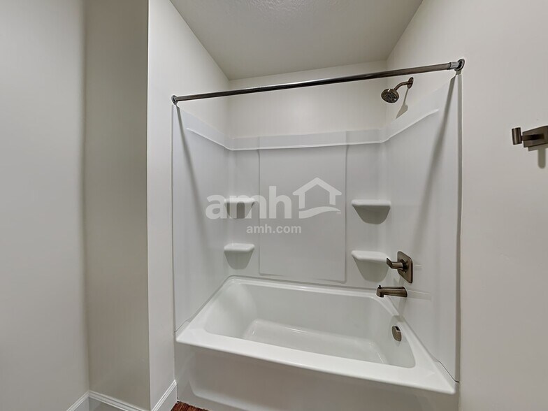 Building Photo - 301 N Gibbons Ln