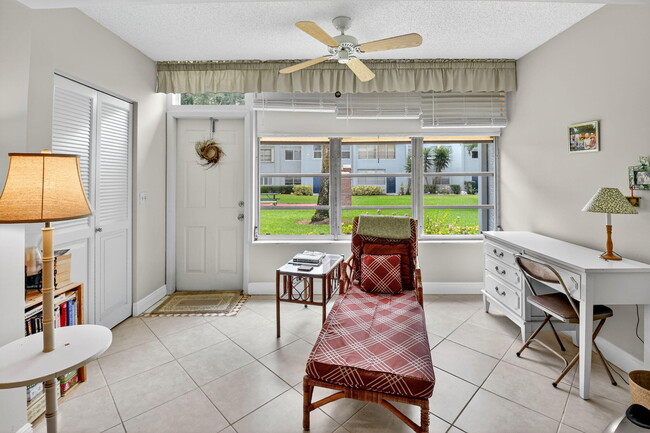 Building Photo - 2860 SW 22nd Ave